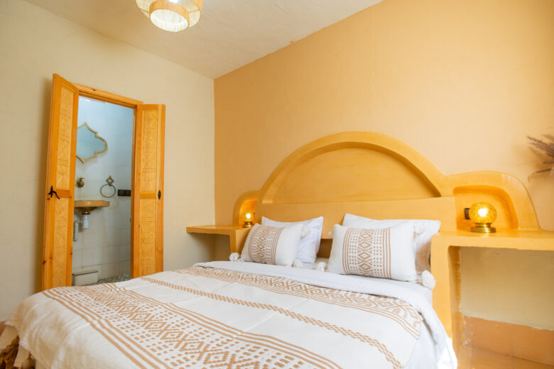 double room with private bathroom at anza surfhouse